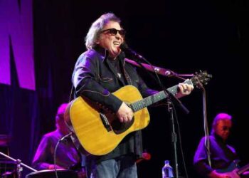 Don McLean, Lee Greenwood exit NRA concert after Texas shooting