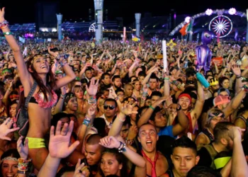 Live events pose a ‘unique challenge,’ but there are ‘opportunities’ for fans to come back together: expert