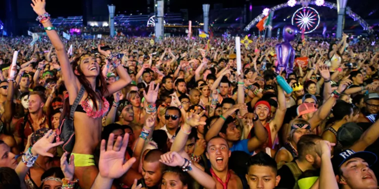 Live events pose a ‘unique challenge,’ but there are ‘opportunities’ for fans to come back together: expert