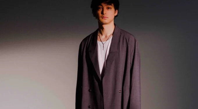 Five Burning Questions: Joji Debuts in the Hot 100’s Top 10 With Viral ‘Glimpse of Us’ Single