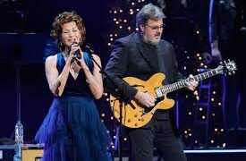 Vince Gill Cancels Shows After Wife Amy Grant’s Hospitalization