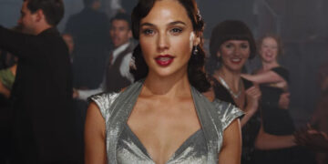 See Gal Gadot Celebrate A Wrap On Her Latest Film